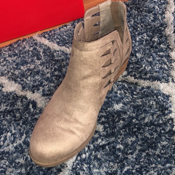 Carlos Santana Bayley Booties - Picture 8 of 16